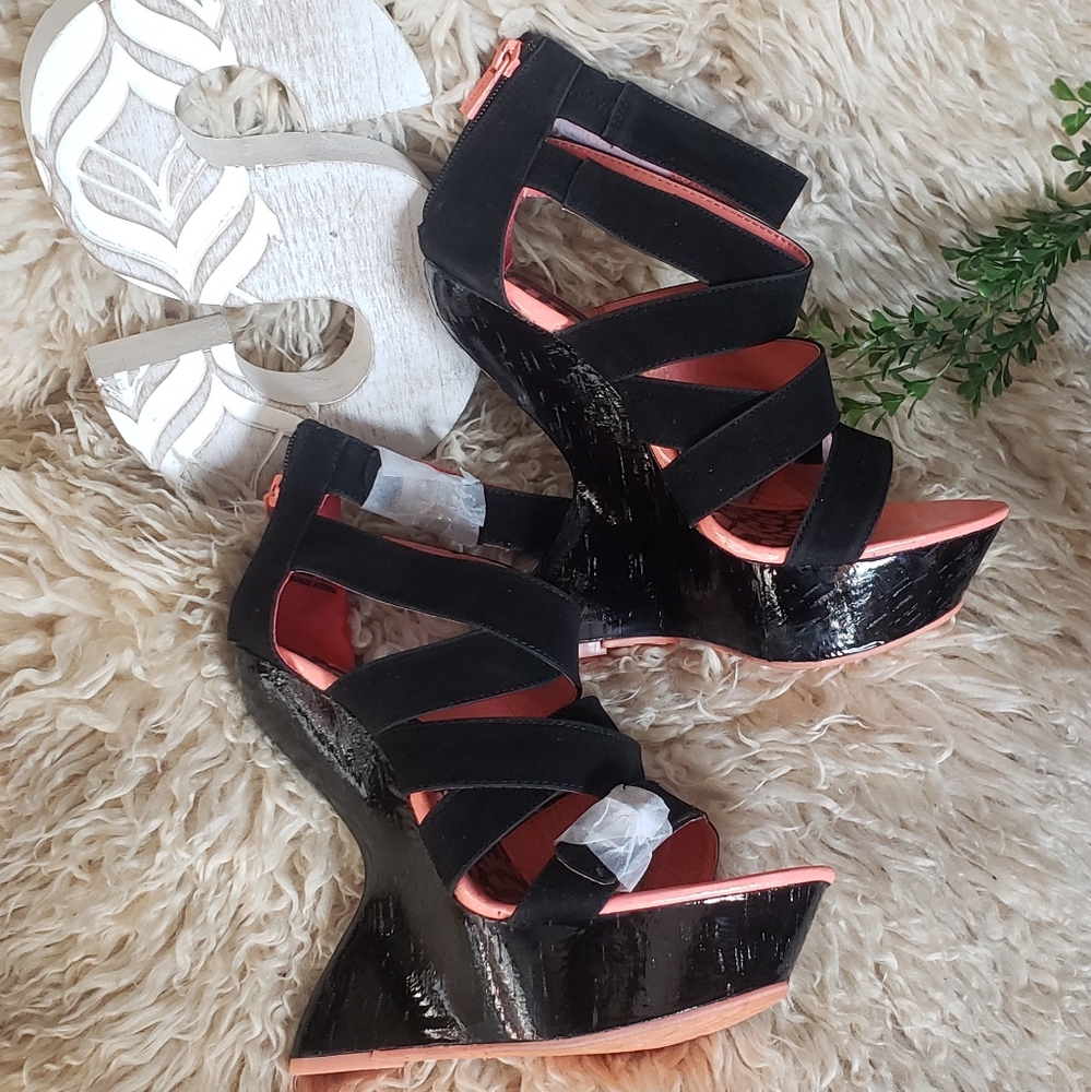 Super sexy heelless shoes